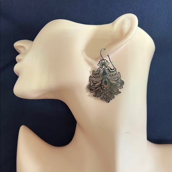 Jewelry - Metal earrings